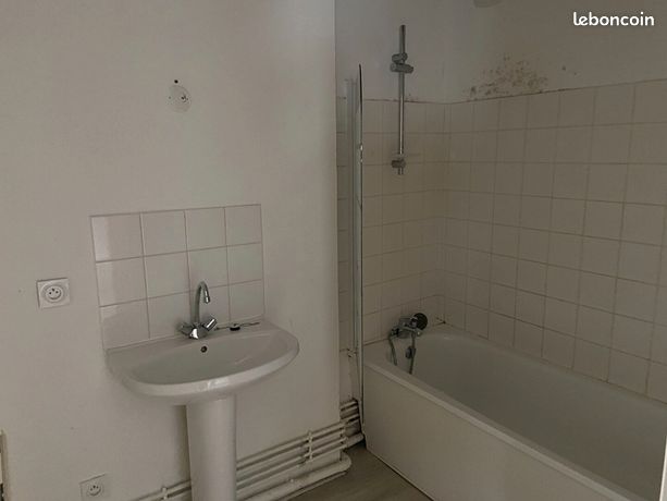 https://img.leboncoin.fr/api/v1/lbcpb1/images/b8/7c/7b/b87c7b0a69f05d70fe276ef956053cc59e9d2cc3.jpg?rule=ad-image