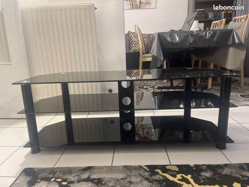Table (image 1)