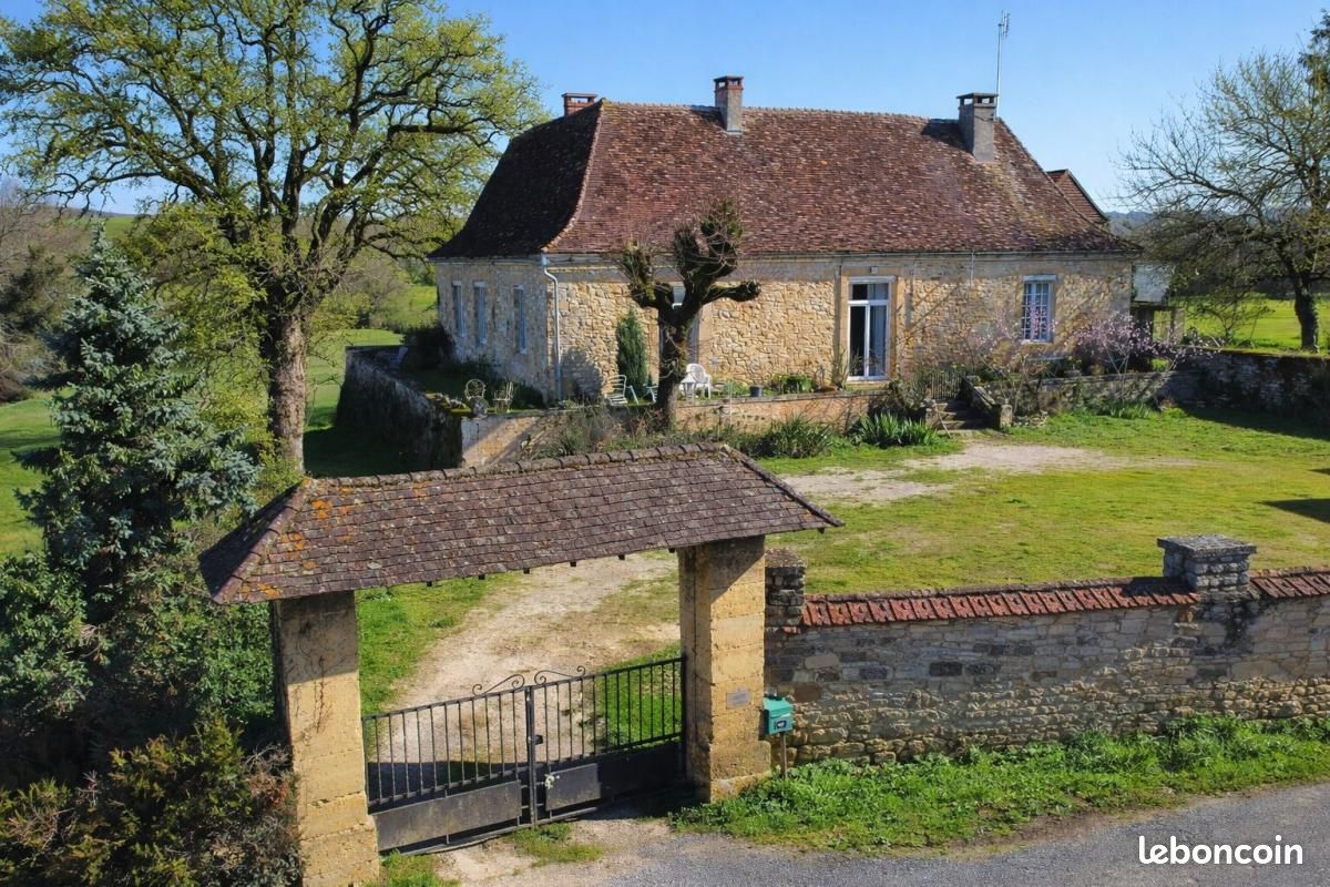 Maison 12 pièces 300 m² · à Excideuil · 300 m² · 399 900 €