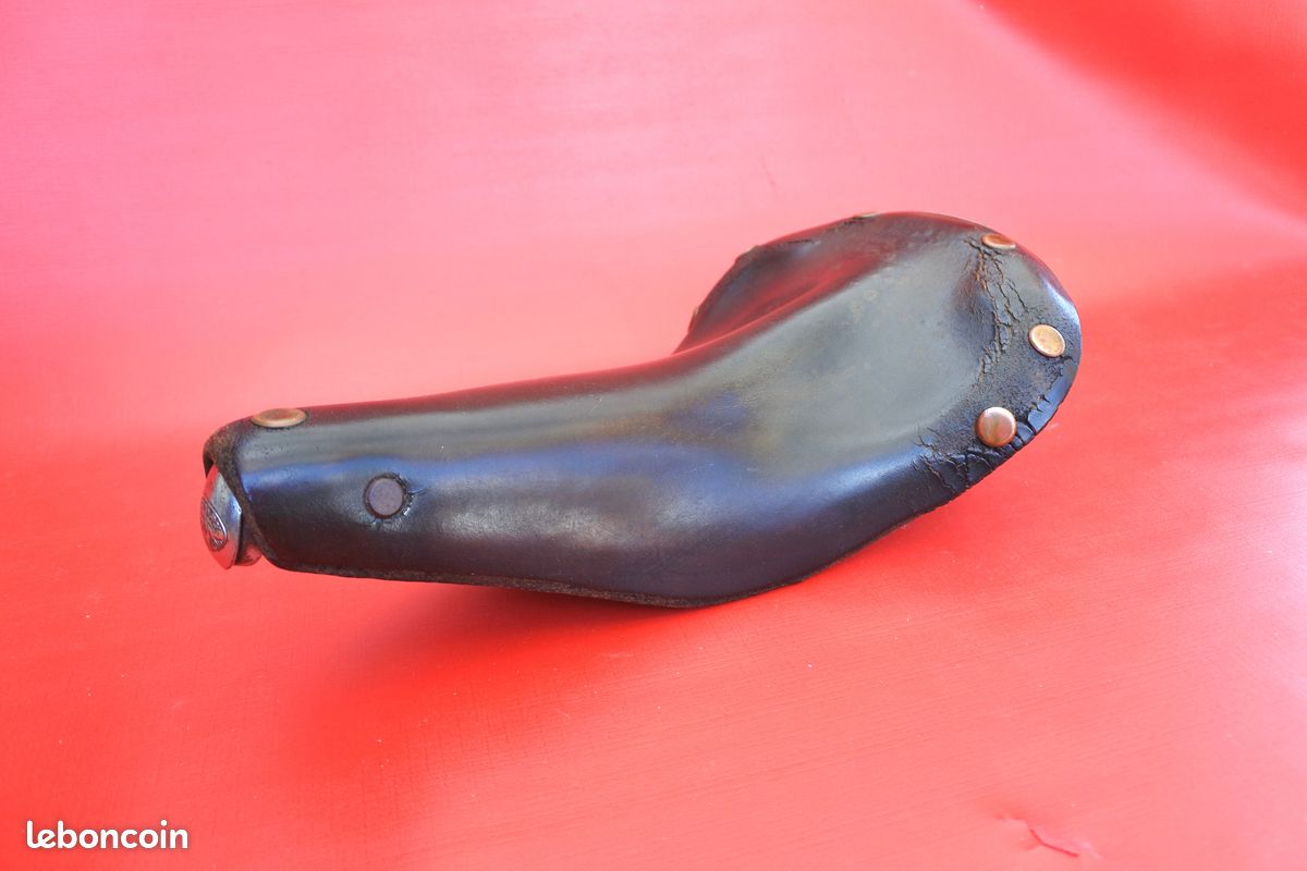 Ancienne Selle de Vélo Cuir Marron Marque IDÉALE WOLBER N°205 France cyclisme