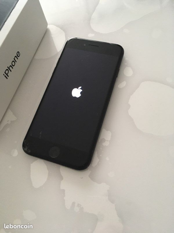 IPhone 7 noir 32Go (image 1)