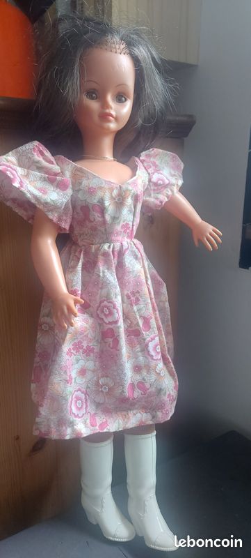 Poupée Bella 26 Cm Avec Tenue Et Accessoires - Occasion