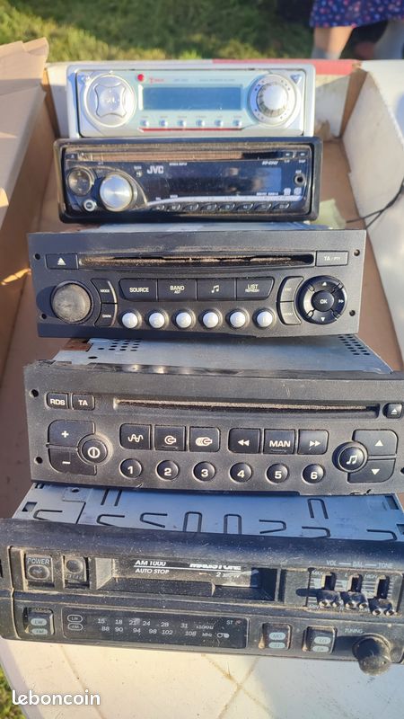 Radio de voiture (image 1)