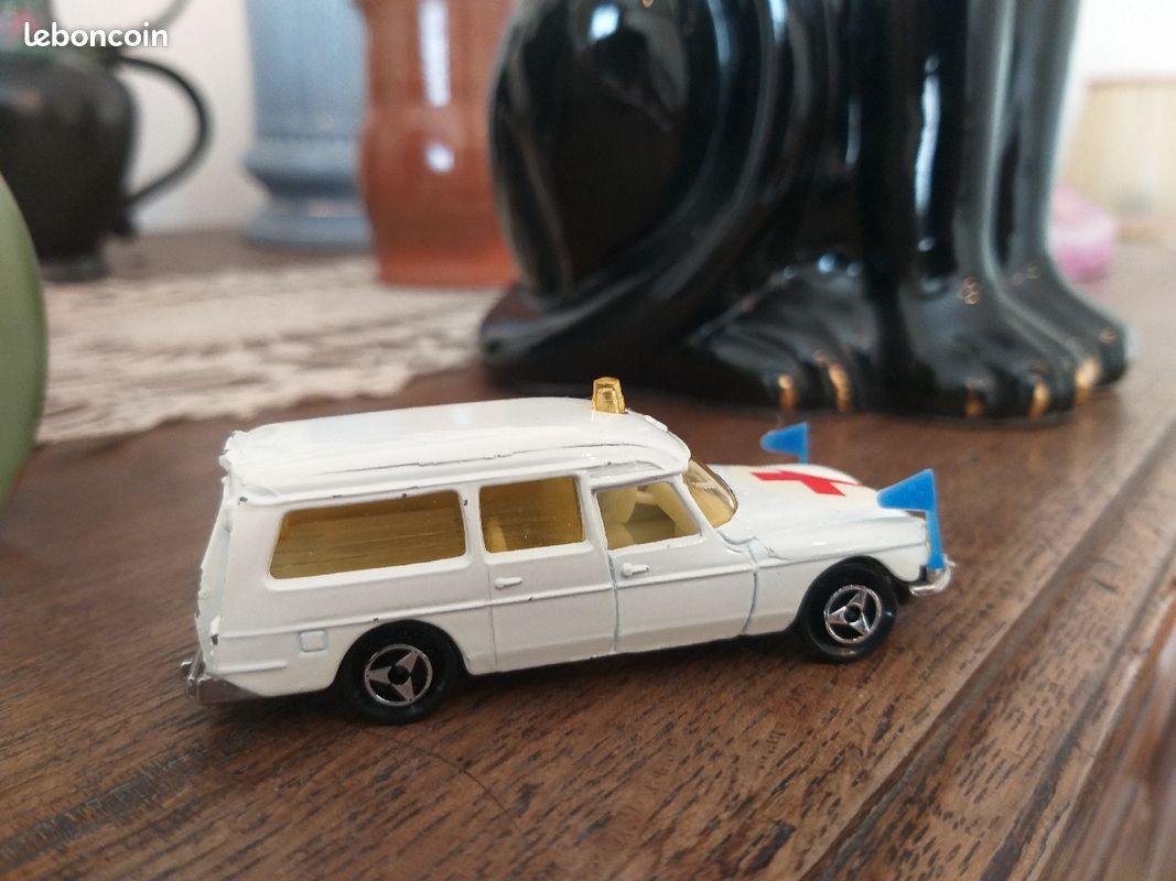 Majorette ancienne Citroën DS21 anbulance (image 3)