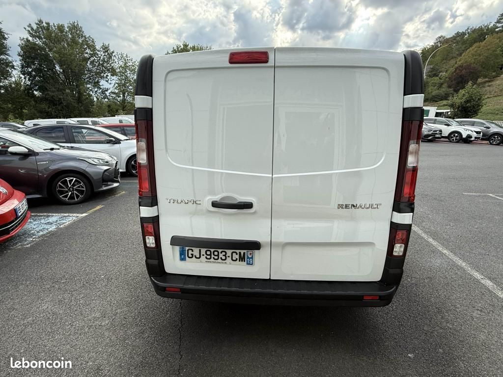 RENAULT TRAFIC L1H1 2800 Kg 2.0 Blue dCi - 130 Fourgon Confort TVA RECUPERABLE + CLIM (image 6)