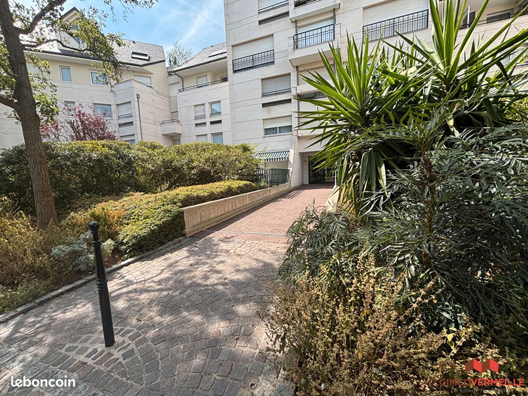 Appartement 4 pièces 105 m² · à Rueil-Malmaison · 105 m² · 2 250 €