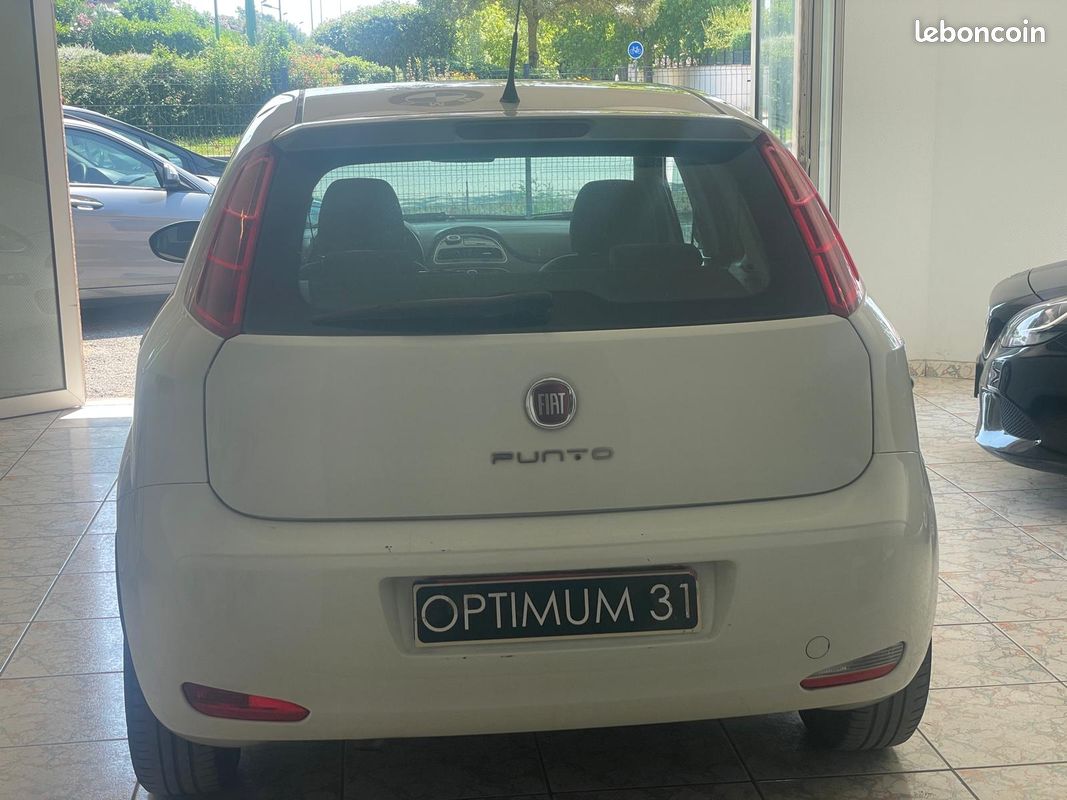 Fiat punto 1.3 d 80ch 2015 carnet (image 5)