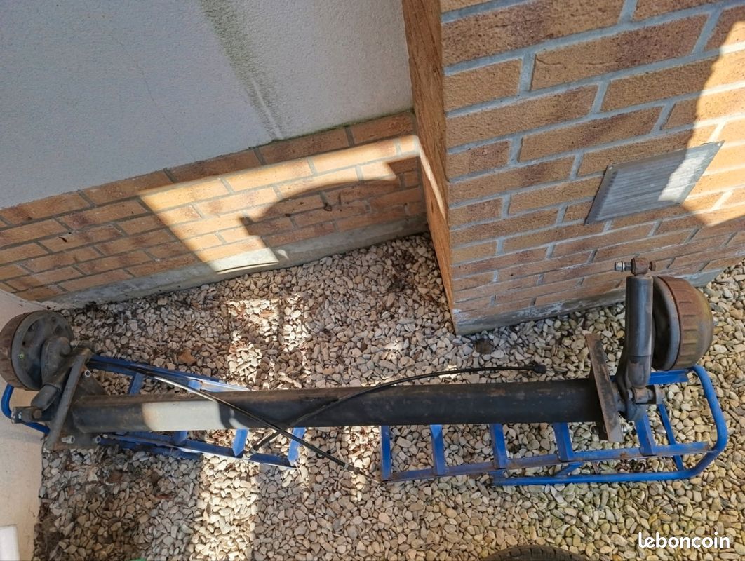 Essieu freiner avec suspension et ses roues (image 2)
