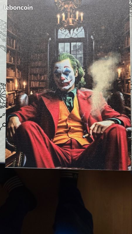 Tableau 20×30 cm. Joker dans bibliothèque..provenance Londres. Remise en main propre (image 1)