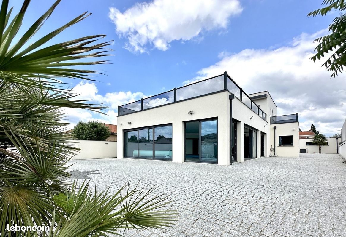 Maison 6 pièces 227 m² · à Clermont-Ferrand · 227 m² · 549 900 €