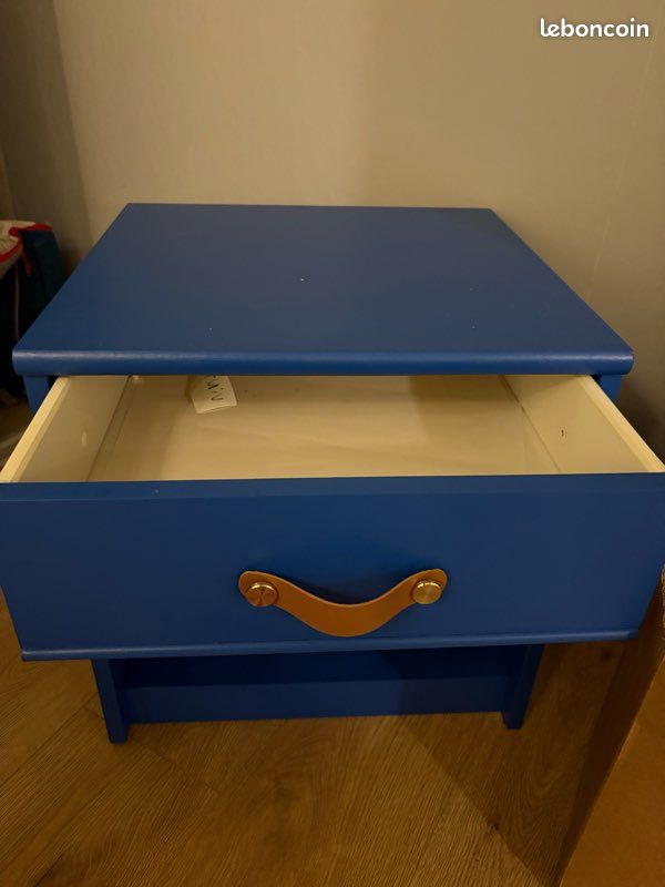 Table de nuit design (image 2)