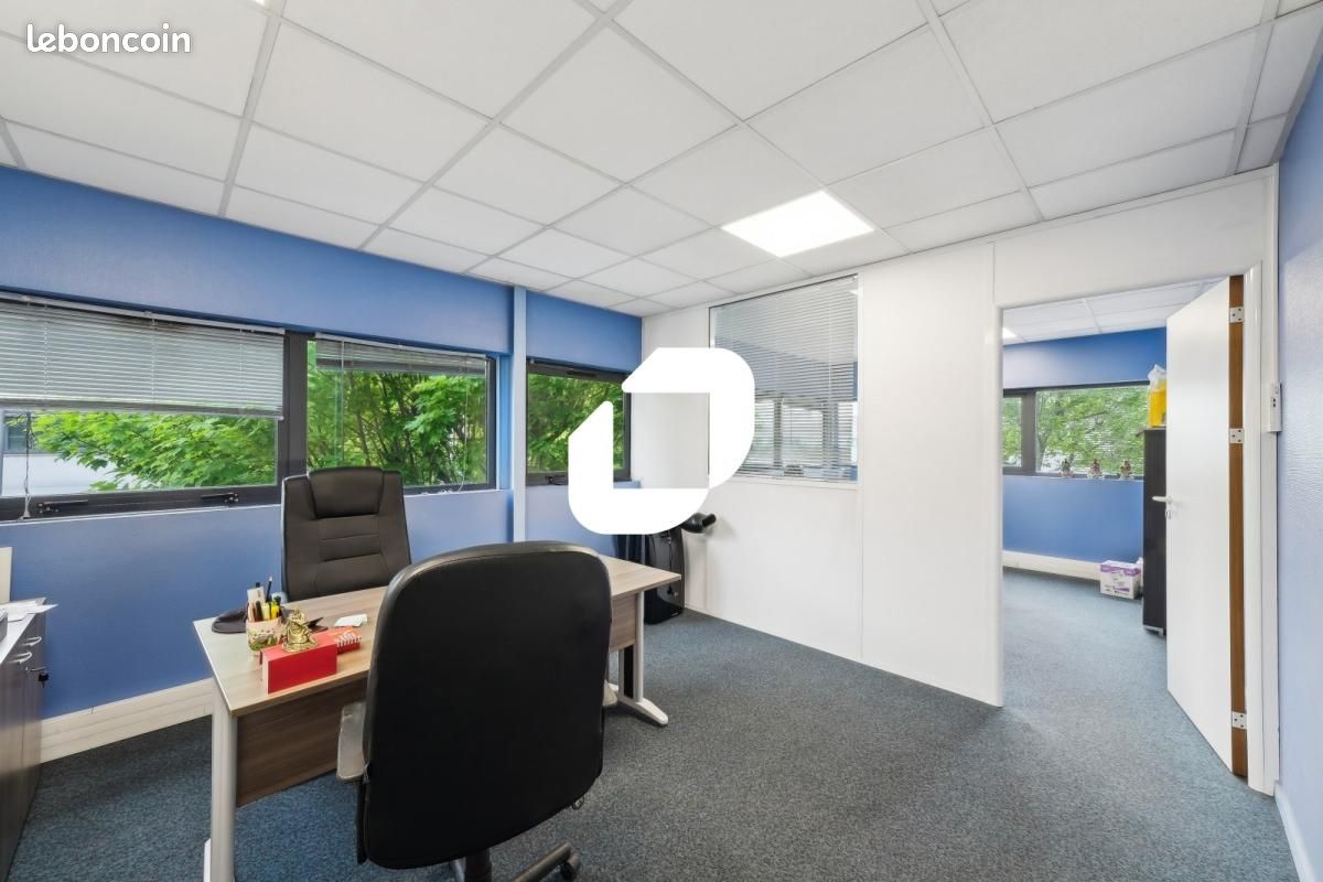 Local d'activité 3 894 m² (image 1)