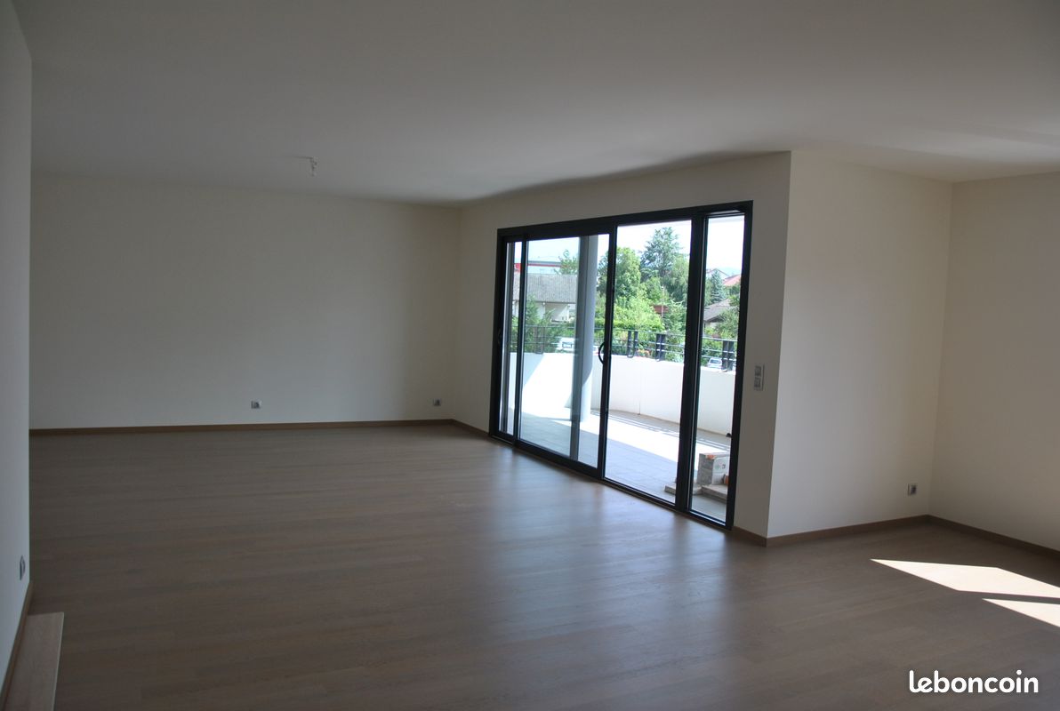 Appartement 5 pièces 166 m² · à Saint-Genis-Pouilly · 166 m² · 3 092 €/mois