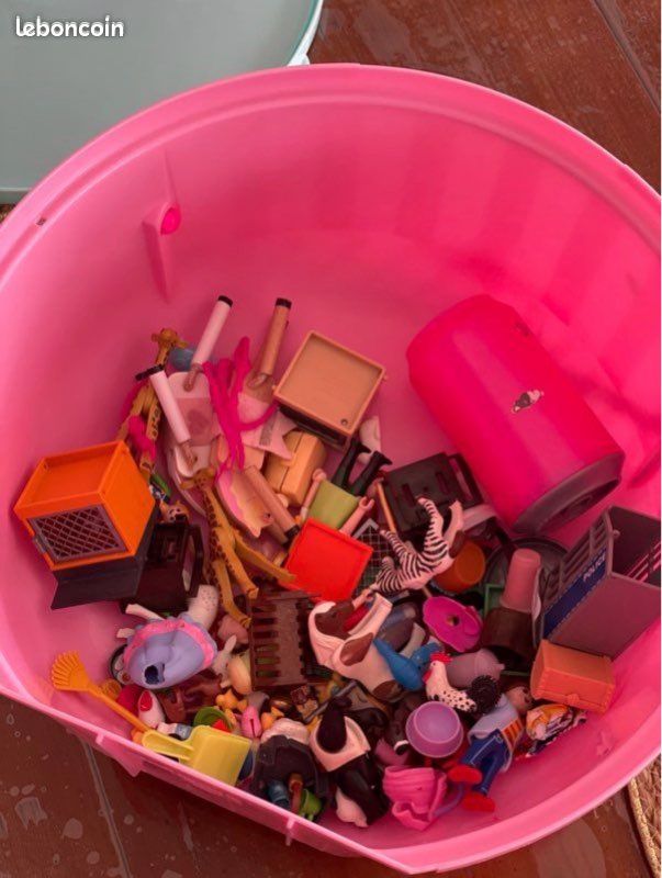 Lot jouets, Playmobil et animaux (image 1)