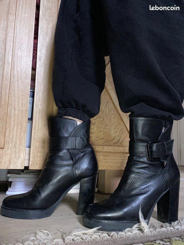 Bottes à talons en cuir noir (image 2)