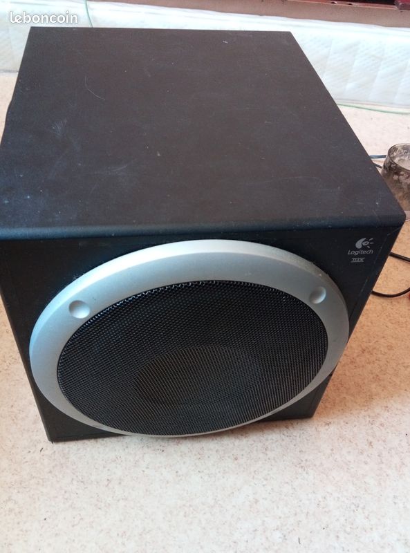 Subwoofer Logitech Z-560 (image 1)
