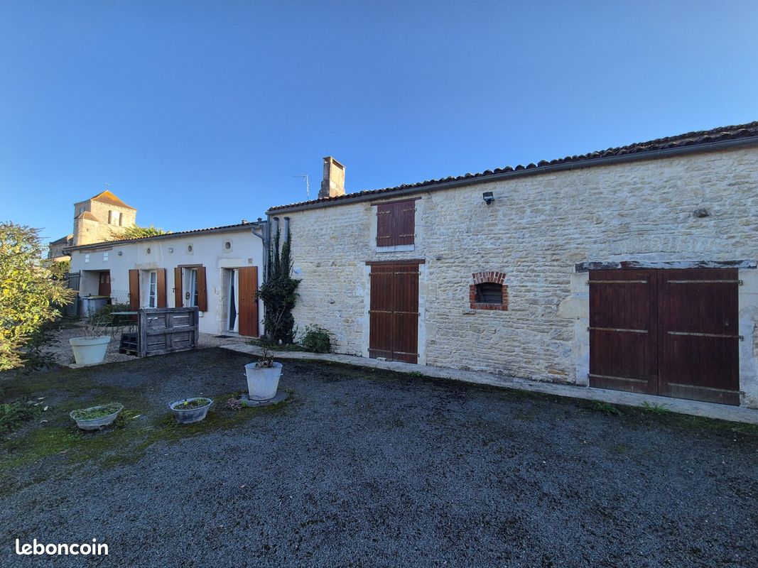 Maison 4 pièces 118 m² · à Saint-Saturnin-du-Bois · 118 m² · 235 000 €
