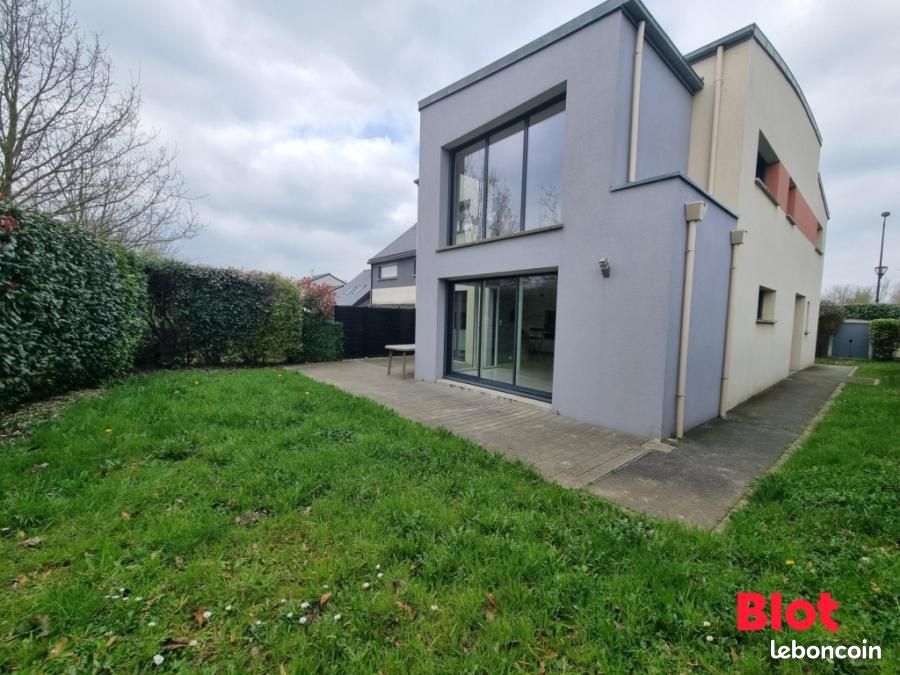 Maison 8 pièces 187 m² · à Pacé · 187 m² · 2 325 €/mois
