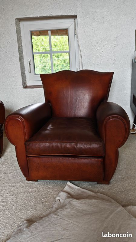 Paire de très beaux fauteuils club moustache en cuir de buffle (image 2)