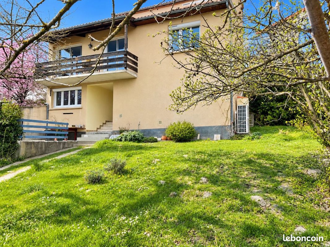 Maison 6 pièces 130 m² · à Saint-Bonnet-près-Riom · 130 m² · 265 000 €