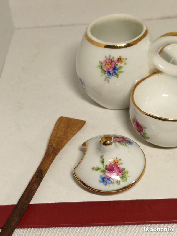 Paire De Salerons Anciens – Couple D'Alsaciens En Porcelaine – Allemagne