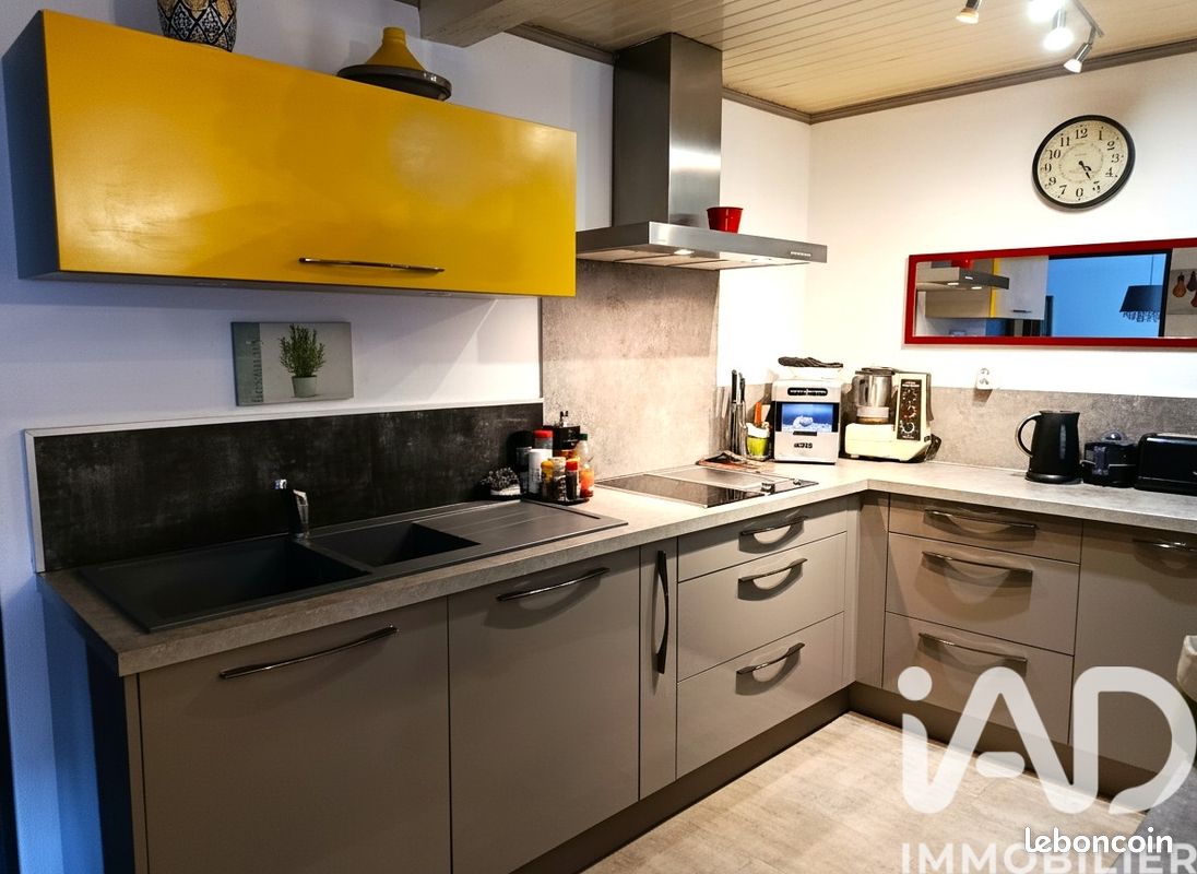 Propriété 8 pièces 245 m² (image 2)