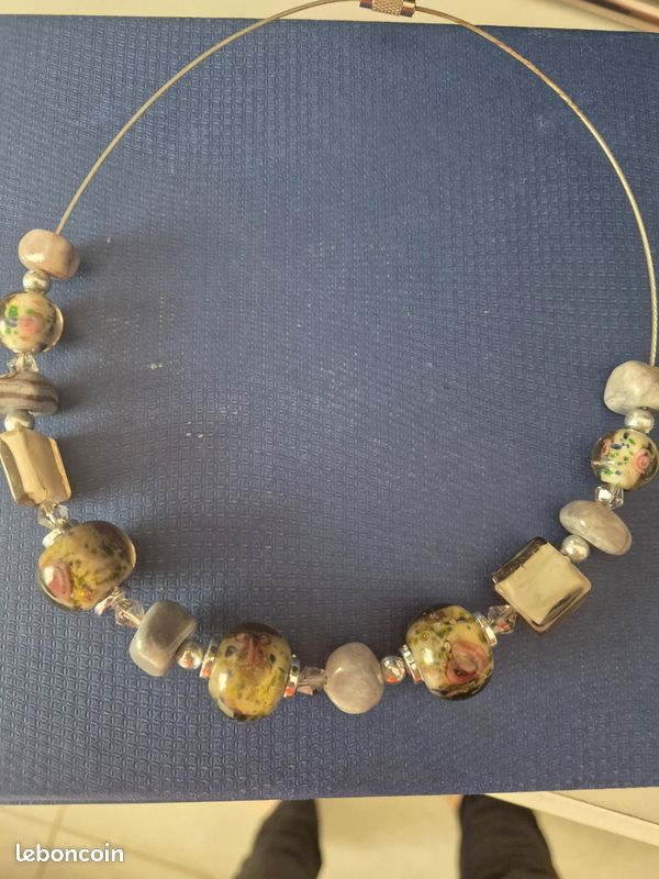 Collier en pierres (image 2)