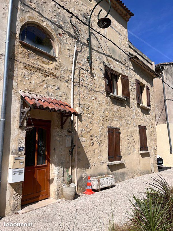 Appartement 1 pièce 25 m² · à Roquemaure · 25 m² · 400 €