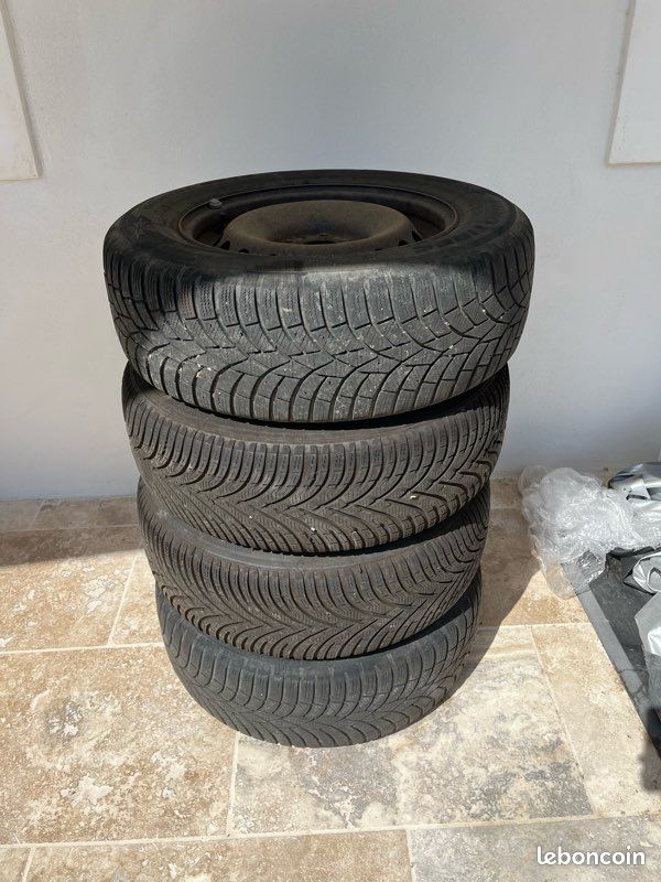 Lot 4 Pneus 215/65 R16 (image 1)