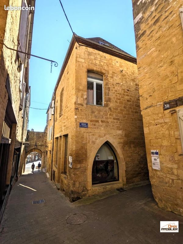 Immeuble 6 pièces 138 m² · à Gourdon · 138 m² · 170 000 €