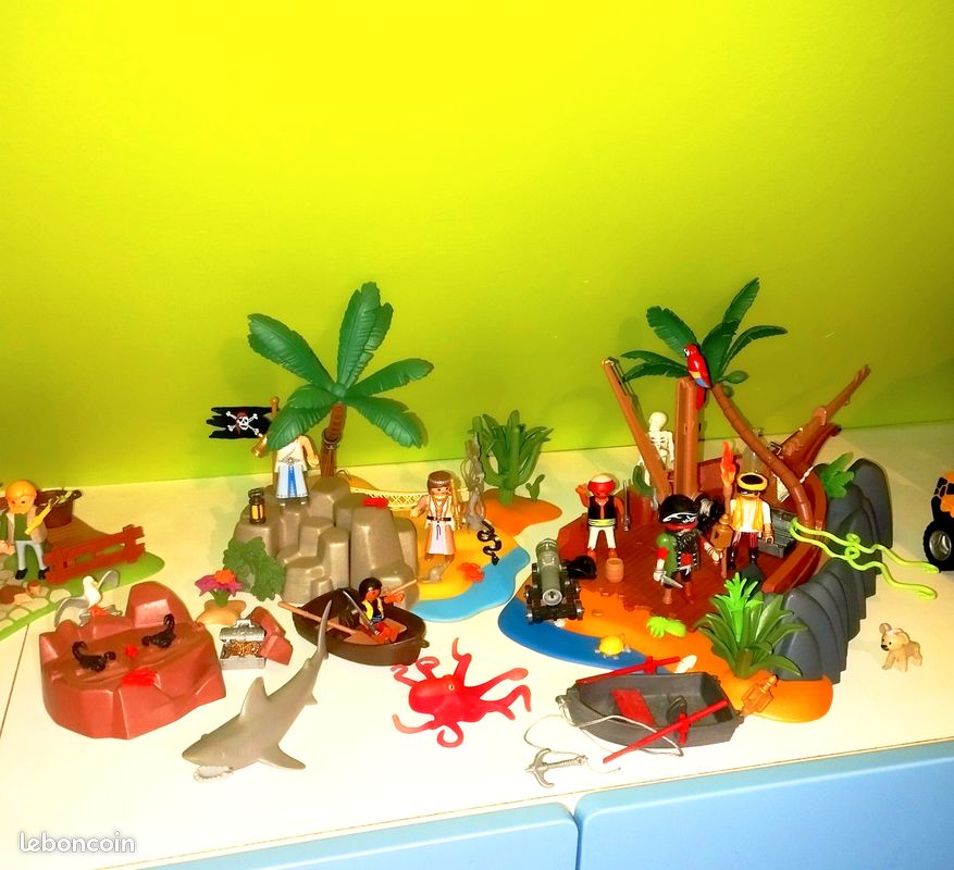 Playmobil pirates (image 1)