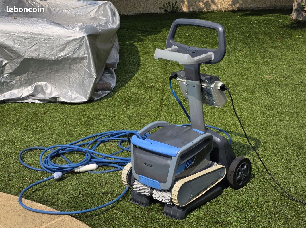 Robot de piscine Dolphin M700 Maytronics (image 2)