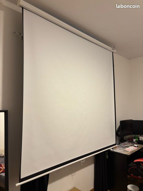 Lot vidéoprojecteur Full HD + écran 105" + support mural (image 7)