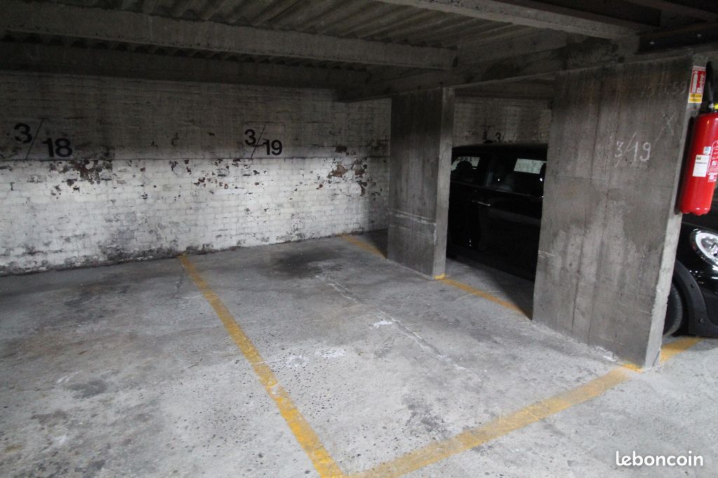 Parking/box LILLE · 93 €/mois