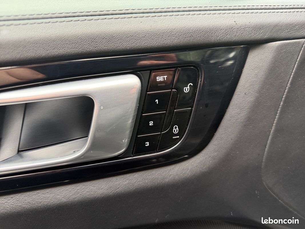 PORSCHE CAYENNE 3.0 V6 440 ch Tiptronic BVA S Toit Ouvrant Pack Chrono Siège électrique à mémoire (image 17)