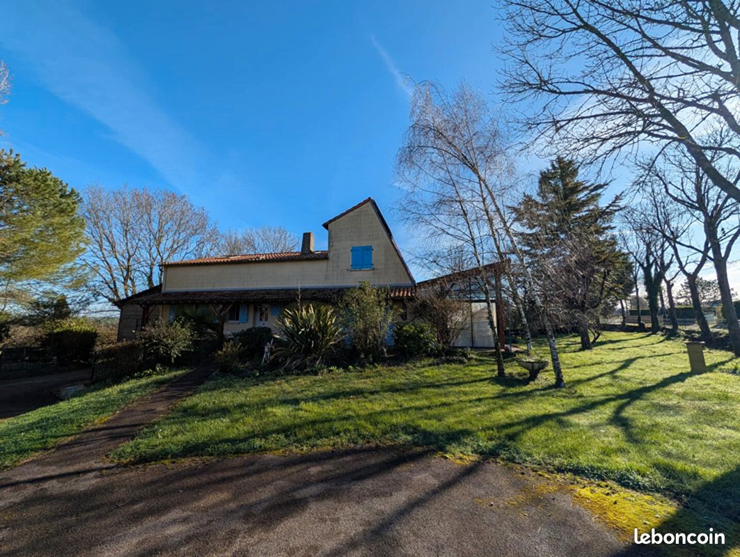 Maison 14 pièces 240 m² · à Bougon · 240 m² · 270 400 €