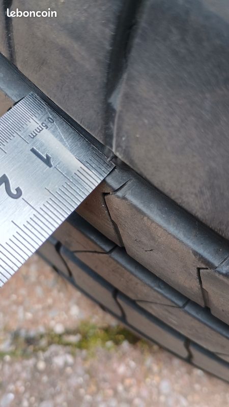 Pneu humho ecsta hs51 215/60 R17 96H (image 3)