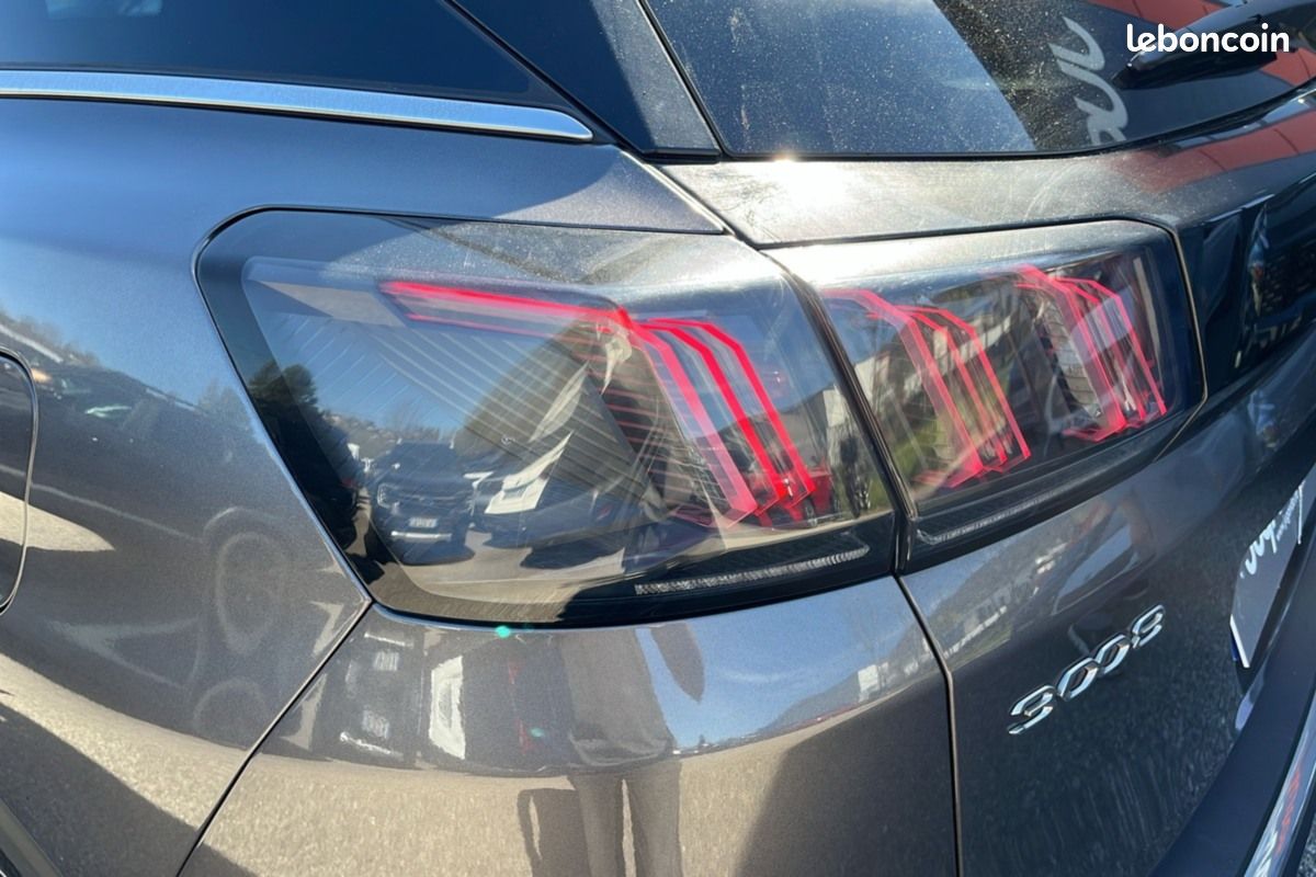 Peugeot 3008 HYBRID4 300 GT (image 15)