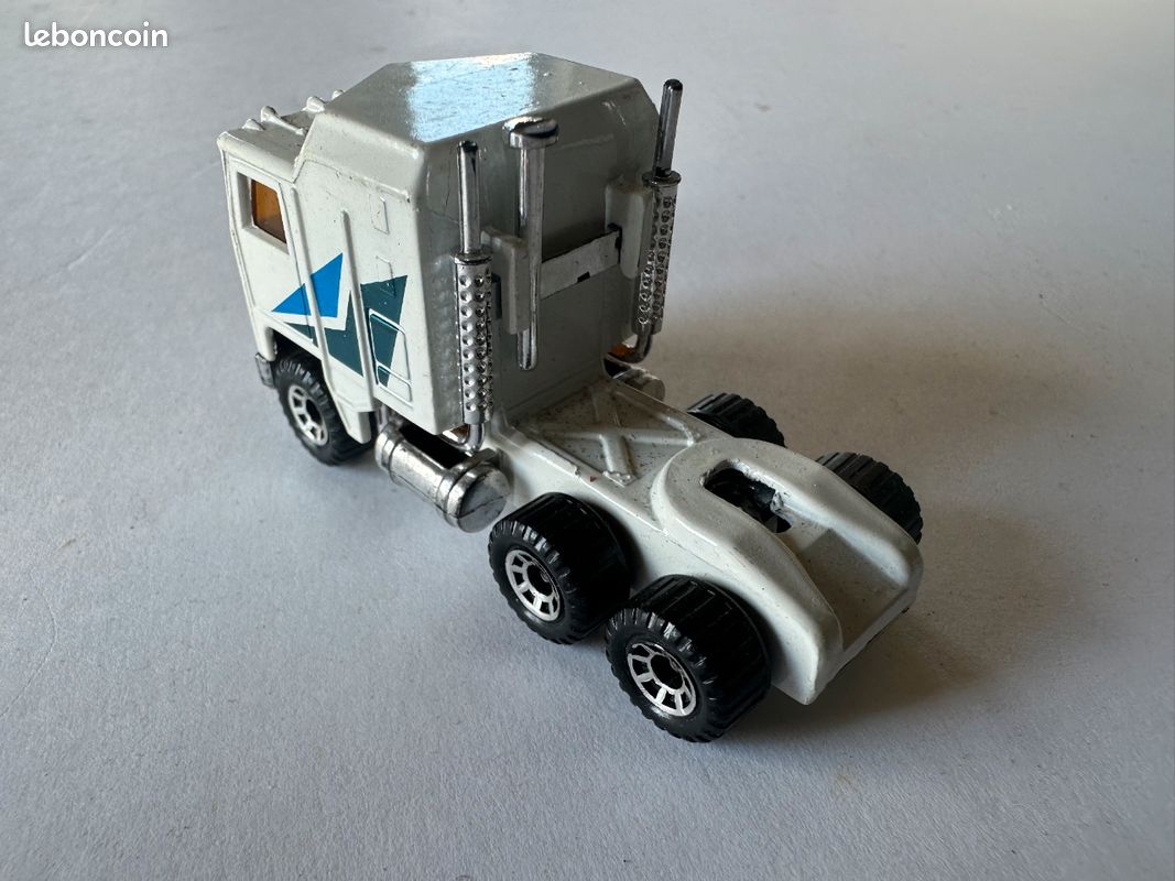 Miniature camion tracking pour collection (image 2)