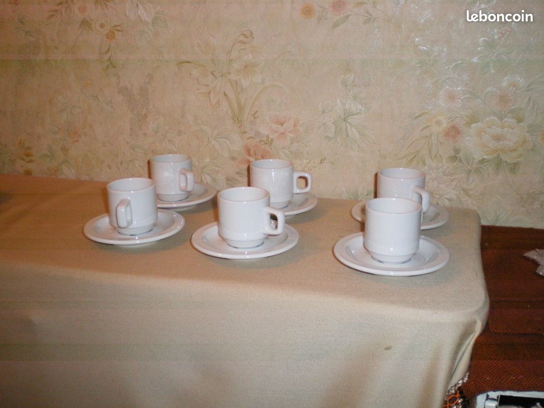 Tasses à café et sous tasses blanche (image 1)