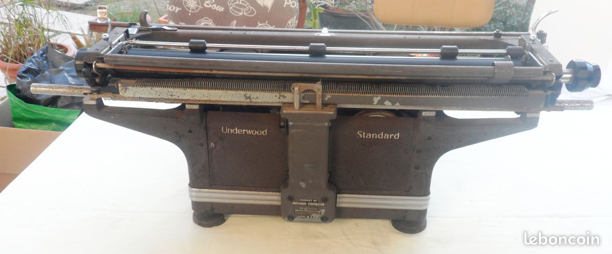 Machine à écrire UNDERWOOD Standard made in USA N° de série 19-7097812 des AN 30/40 - Typewriter UNDERWOOD Standard made in USA Serial Number 19-7097812 1930s/1940s (image 11)