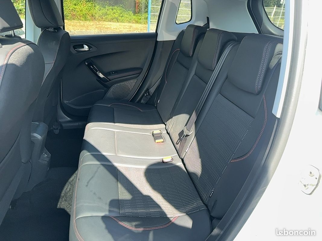 Peugeot 2008 1.2 PureTech 130ch E6.c GT Line S&S (image 8)