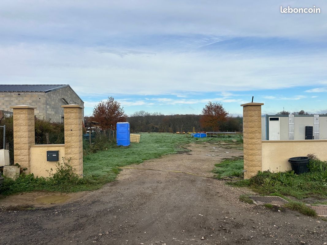 Location TERRAIN · à Pamfou · 750 €/mois