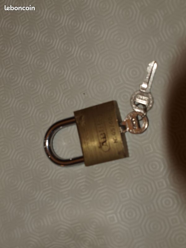 Marque ABUS, Cadenas laiton et acier,ref 65/60, (image 1)