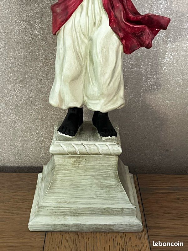 Figurine Bougeoir en Résine – Homme en Tenue Traditionnelle Africaine (image 3)