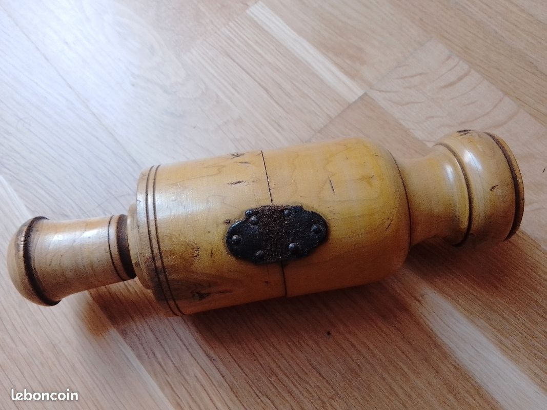 OENOLOGIE Ancien métier Ancienne Bouchonneuse ou Boucheuse en Buis du Jura (image 1)