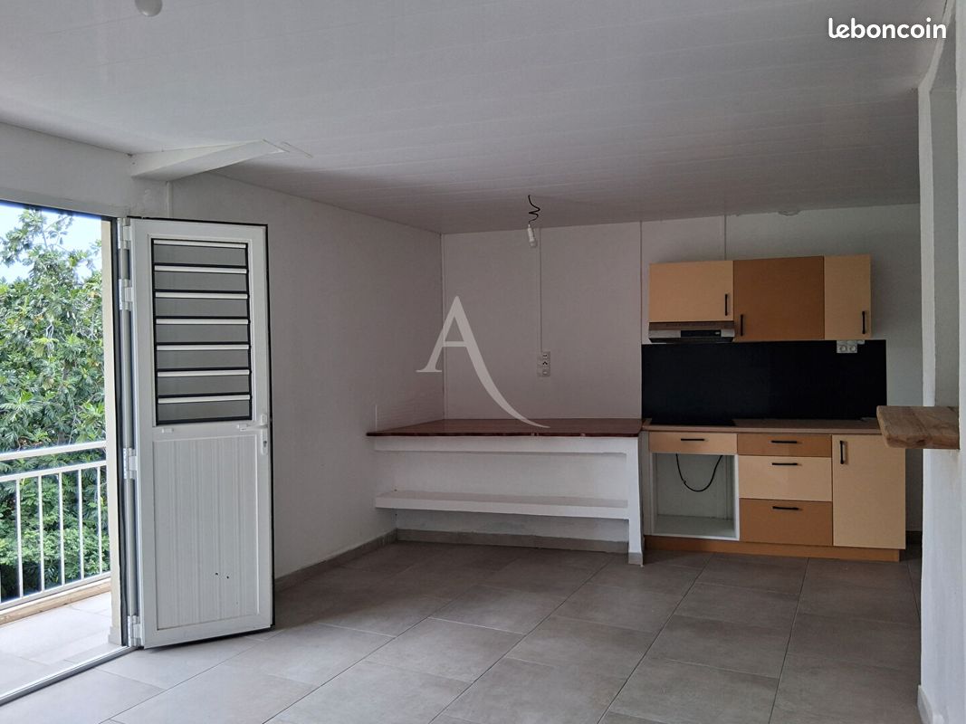 Appartement 1 pièce 30 m² · à Saint-Esprit · 30 m² · 525 €