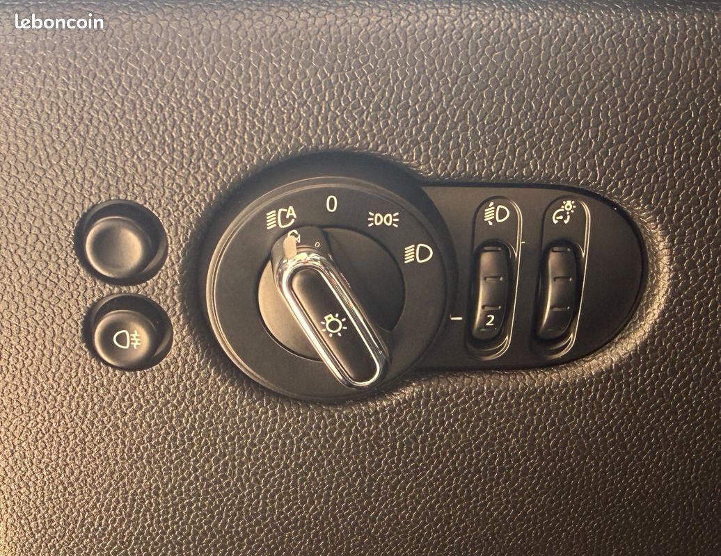 Mini mini iii (2) (f56) hatch 2.0 jcw 231 bva8 jcw + sièges av chauffants + carplay (image 24)