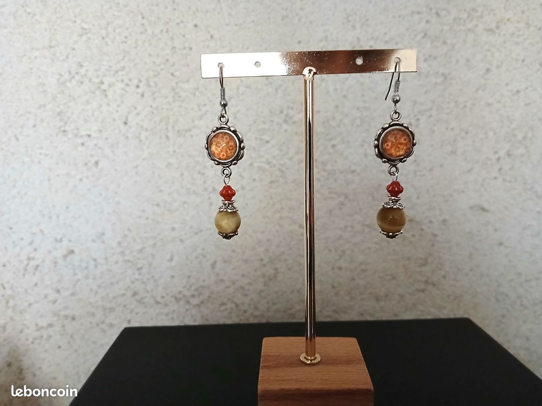 Boucles D'oreilles Pendantes Vintage - Émaux Et Fausses Perles Sur Fond Doré - Fermoir Clips - Occasion Parfaite