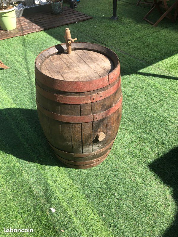 Baril en bois décoratif avec robinet – style rustique (image 1)